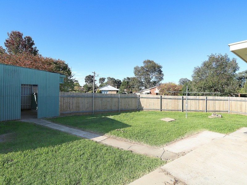 18 Tichborne Crescent, Kooringal NSW 2650