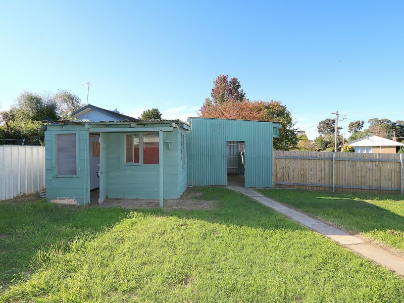 18 Tichborne Crescent, Kooringal NSW 2650
