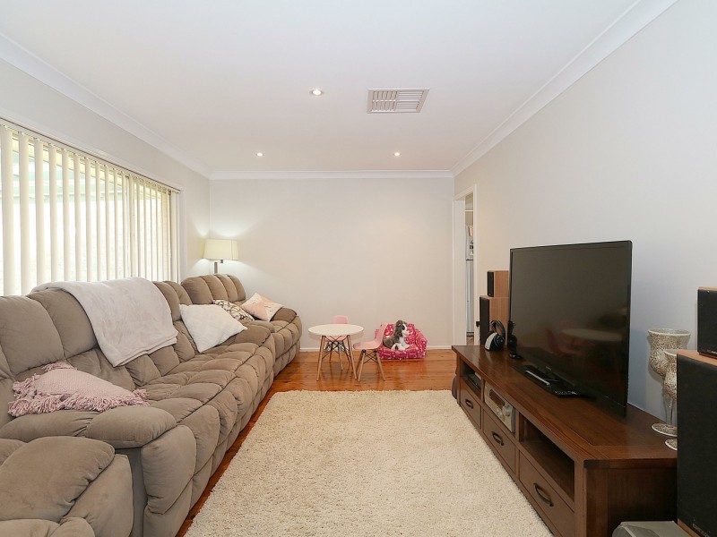 27 Cooinbil Crescent, Kooringal NSW 2650
