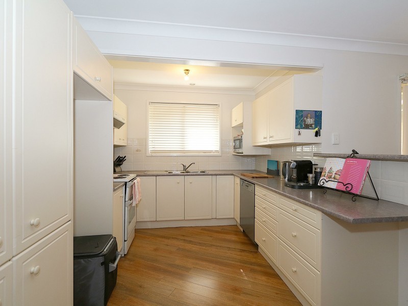 27 Cooinbil Crescent, Kooringal NSW 2650