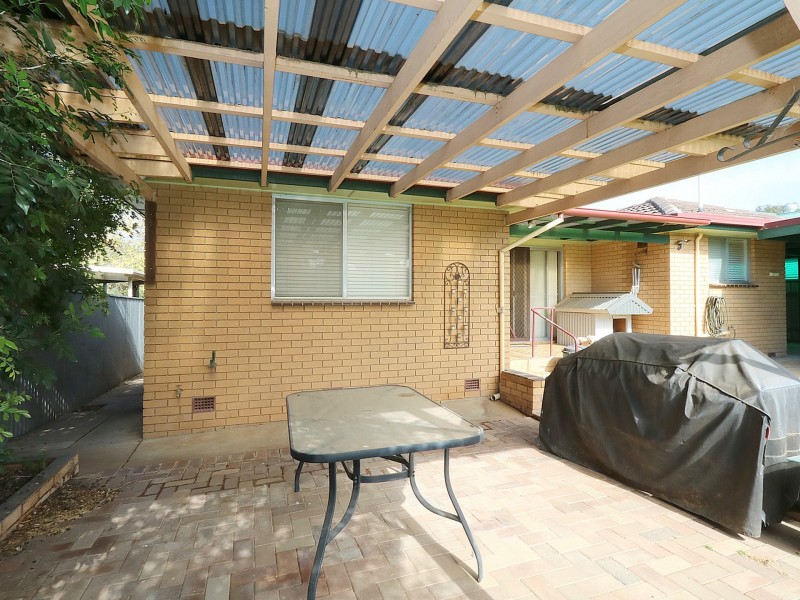 27 Cooinbil Crescent, Kooringal NSW 2650