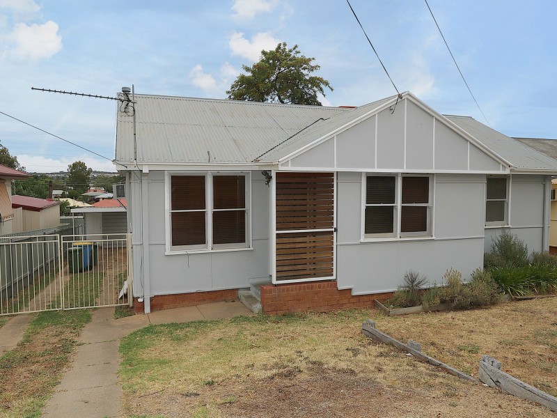 44 Gilmore Avenue, Mount Austin NSW 2650