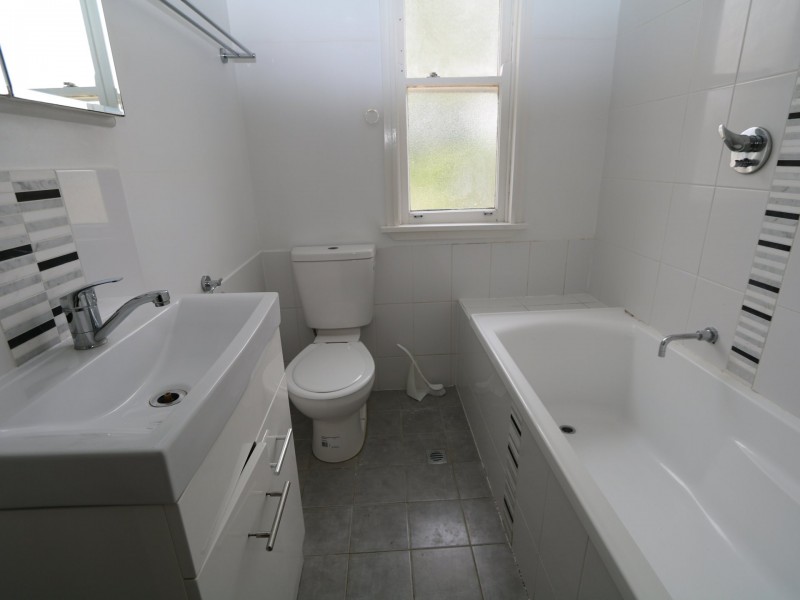 44 Gilmore Avenue, Mount Austin NSW 2650