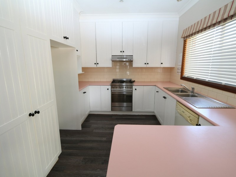 2 Shiralee Place, Estella NSW 2650