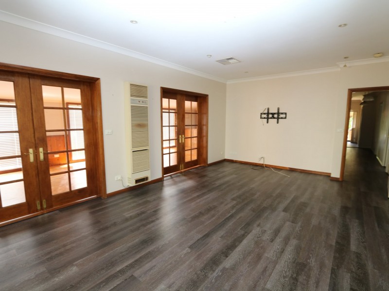 2 Shiralee Place, Estella NSW 2650
