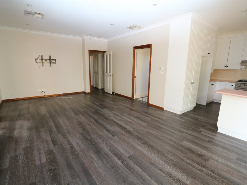 2 Shiralee Place, Estella NSW 2650