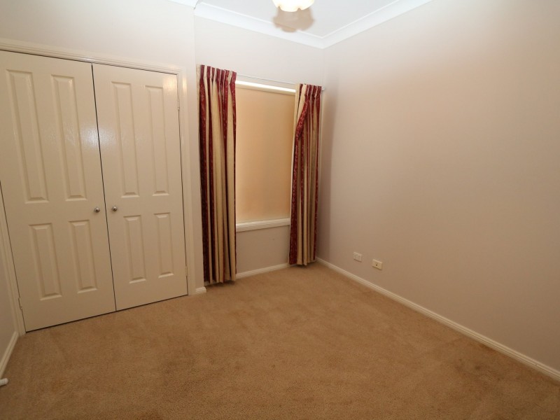 2 Shiralee Place, Estella NSW 2650