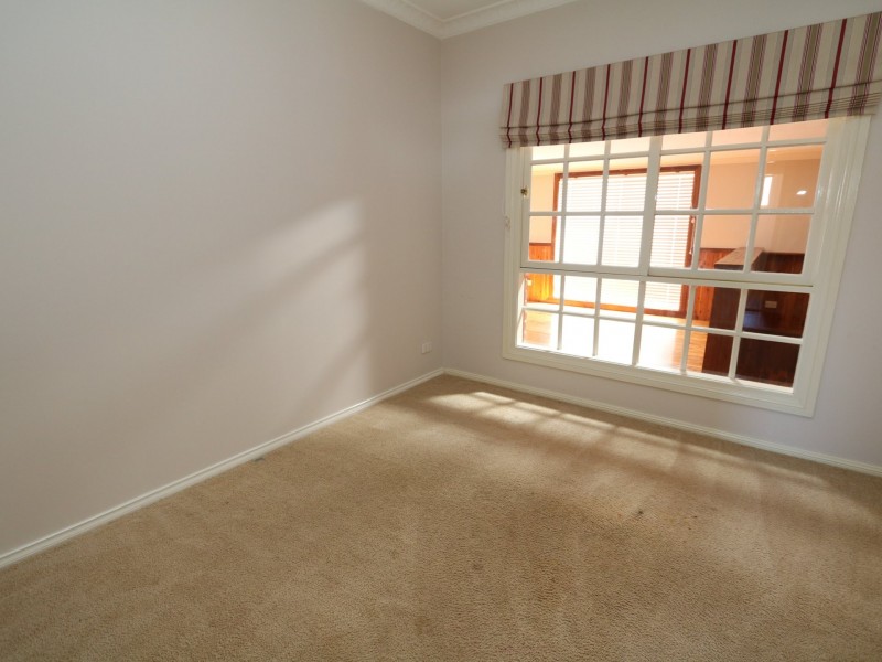 2 Shiralee Place, Estella NSW 2650