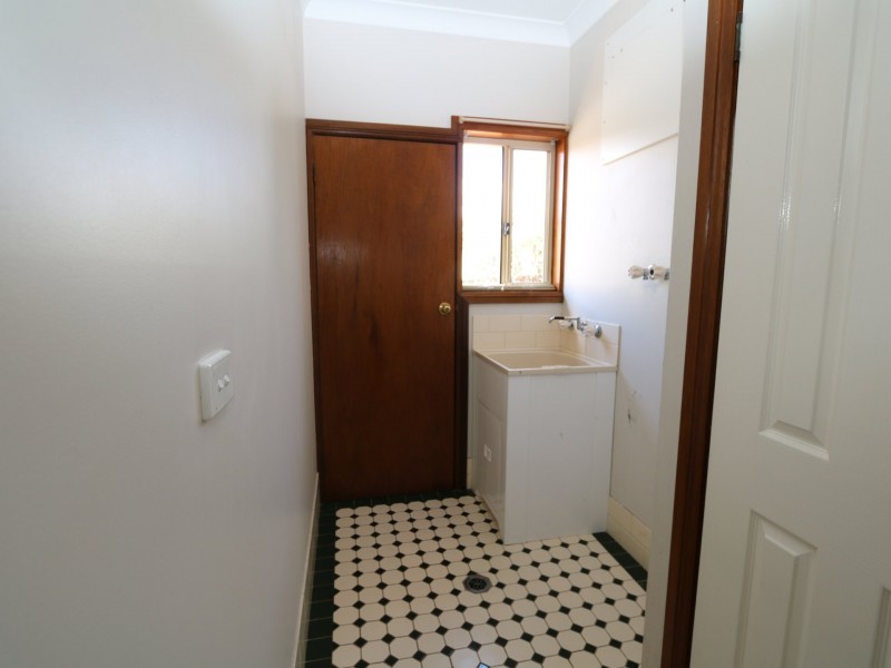 2 Shiralee Place, Estella NSW 2650