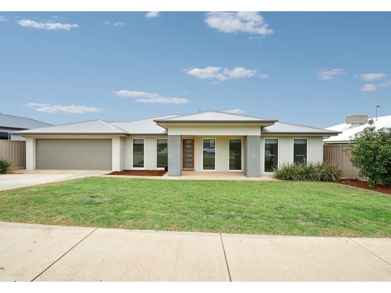 40 Strickland Drive, Boorooma NSW 2650
