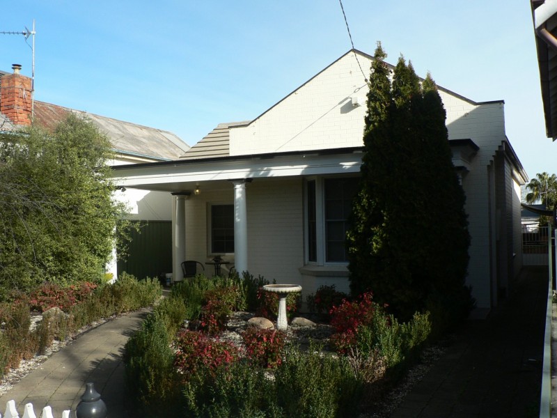 18 Oates Avenue, Wagga Wagga NSW 2650