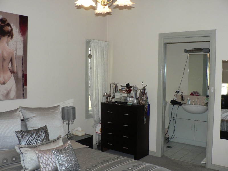 18 Oates Avenue, Wagga Wagga NSW 2650