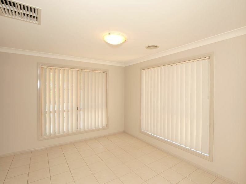 21 Womboin Crescent, Glenfield Park NSW 2650