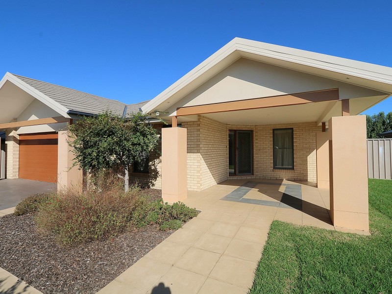 6 Barrima Drive, Glenfield Park NSW 2650