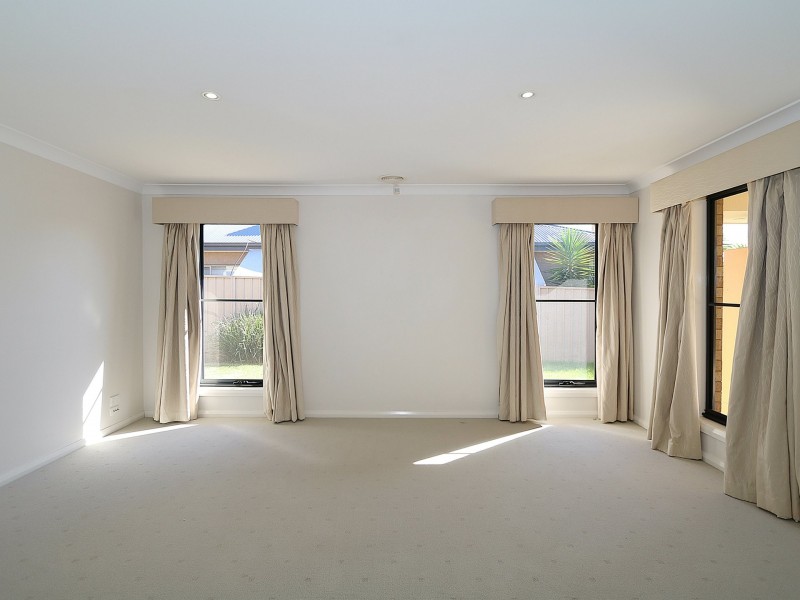 6 Barrima Drive, Glenfield Park NSW 2650