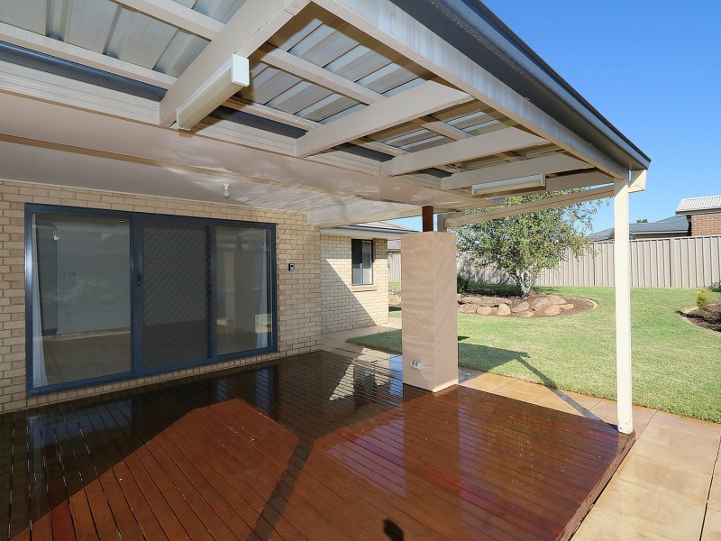 6 Barrima Drive, Glenfield Park NSW 2650