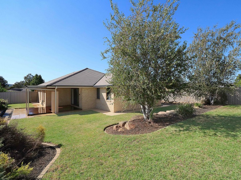 6 Barrima Drive, Glenfield Park NSW 2650