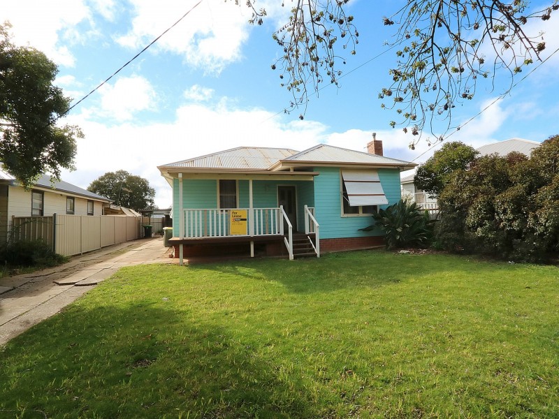 15 Macquarie Street, Mount Austin NSW 2650