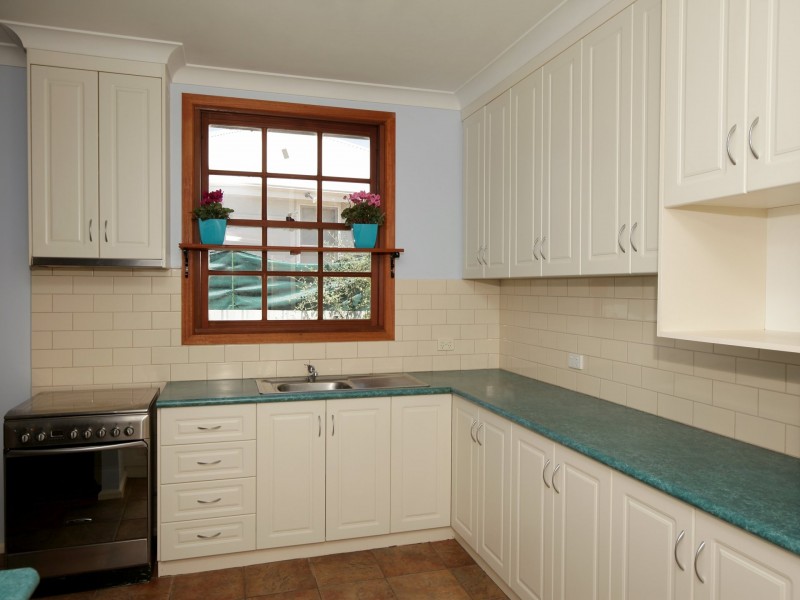 15 Macquarie Street, Mount Austin NSW 2650