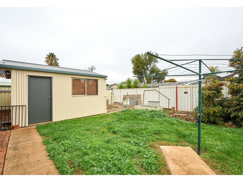 10 Carmody Street, Kooringal NSW 2650