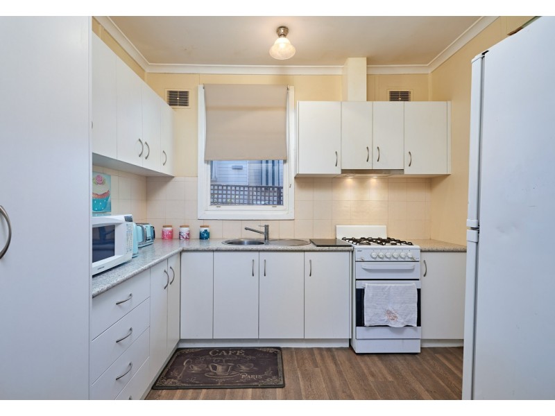 169 Macleay Street, Mount Austin NSW 2650