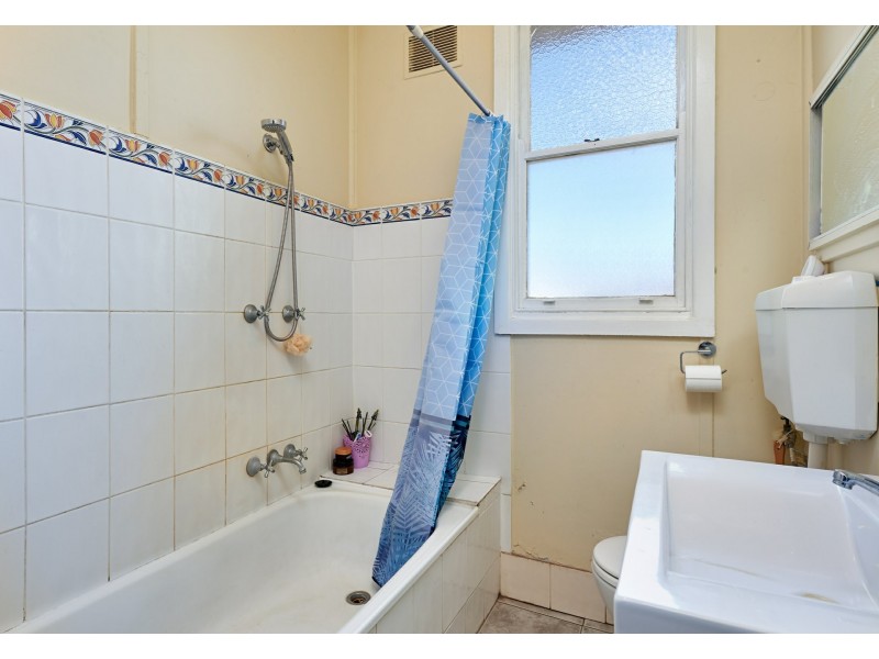 169 Macleay Street, Mount Austin NSW 2650