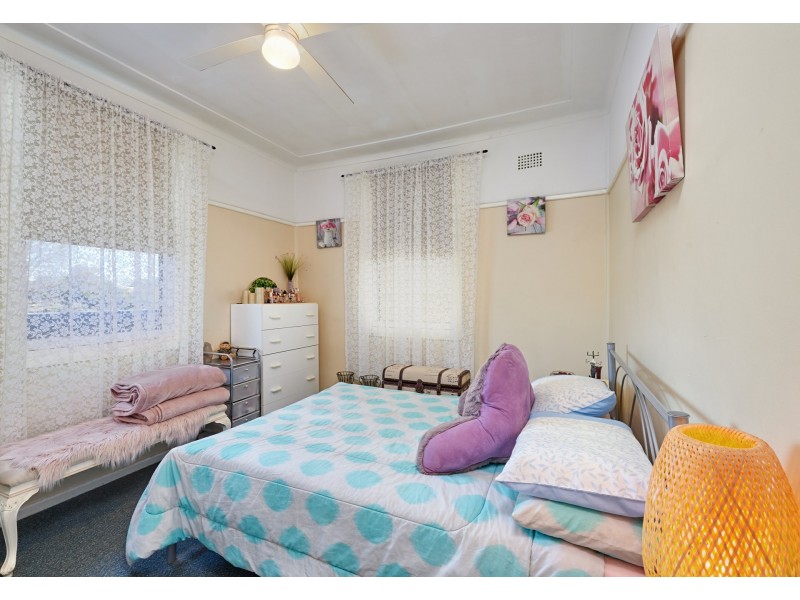 169 Macleay Street, Mount Austin NSW 2650