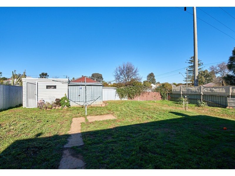 169 Macleay Street, Mount Austin NSW 2650