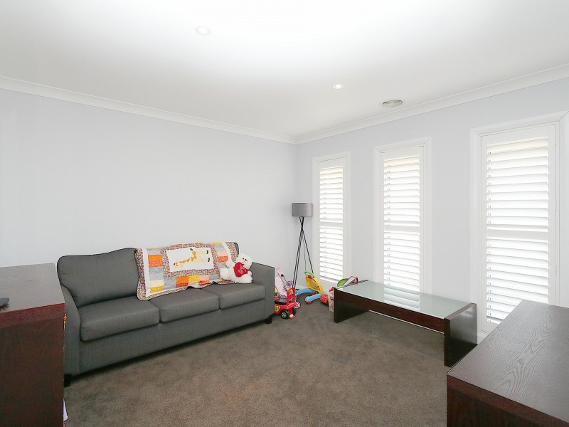 8 Cootamundra Boulevard, Gobbagombalin NSW 2650