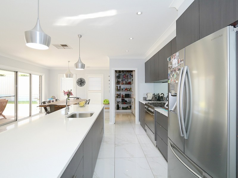 8 Cootamundra Boulevard, Gobbagombalin NSW 2650