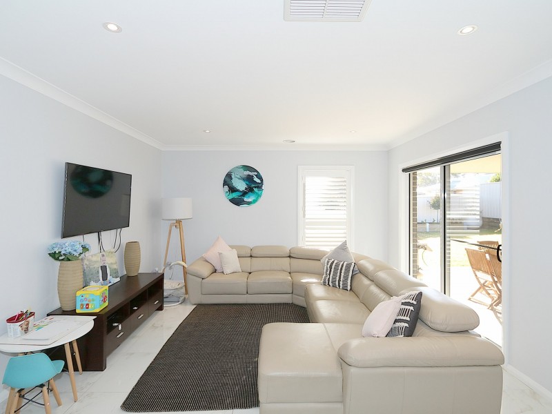 8 Cootamundra Boulevard, Gobbagombalin NSW 2650