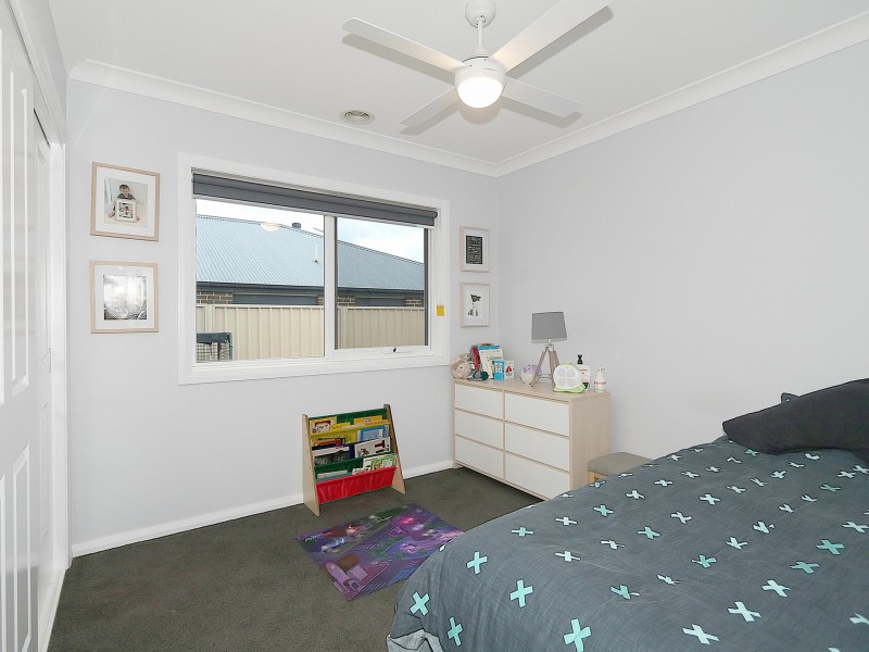 8 Cootamundra Boulevard, Gobbagombalin NSW 2650