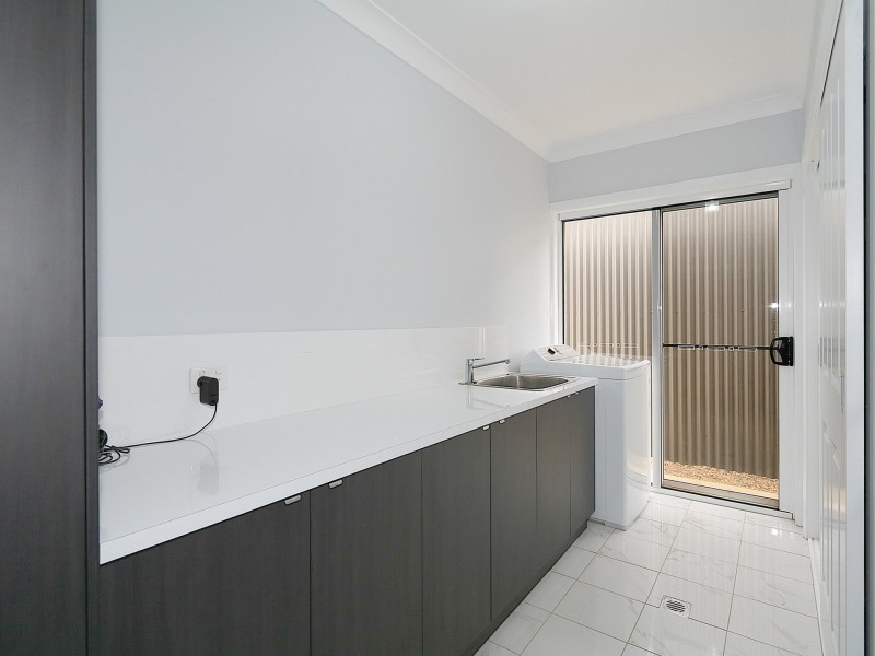 8 Cootamundra Boulevard, Gobbagombalin NSW 2650