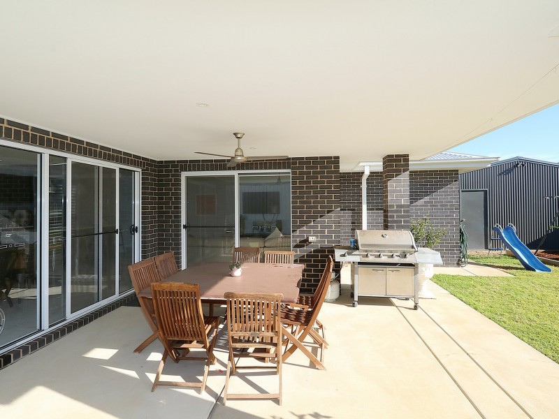 8 Cootamundra Boulevard, Gobbagombalin NSW 2650