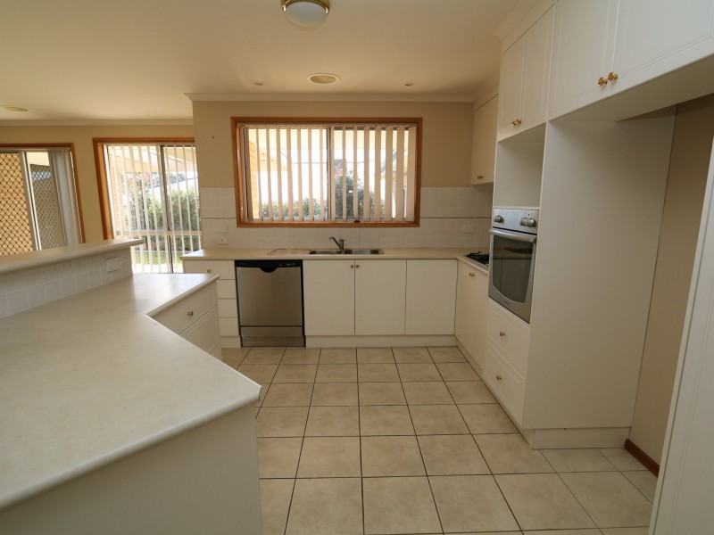 39 Gunn Drive, Estella NSW 2650