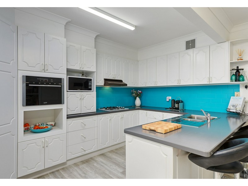 8 Warrawong Street, Kooringal NSW 2650