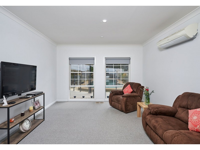 8 Warrawong Street, Kooringal NSW 2650