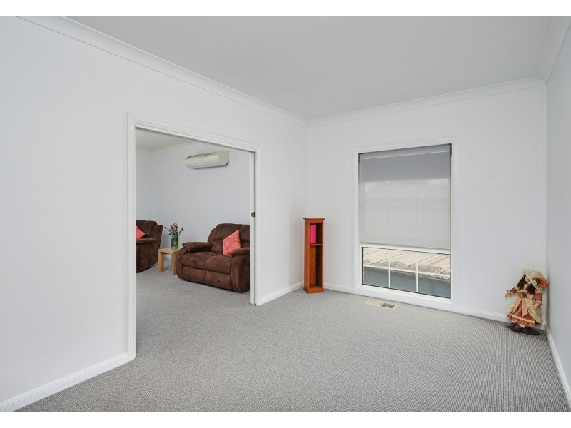 8 Warrawong Street, Kooringal NSW 2650