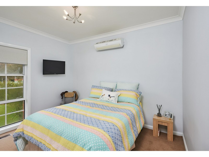 8 Warrawong Street, Kooringal NSW 2650