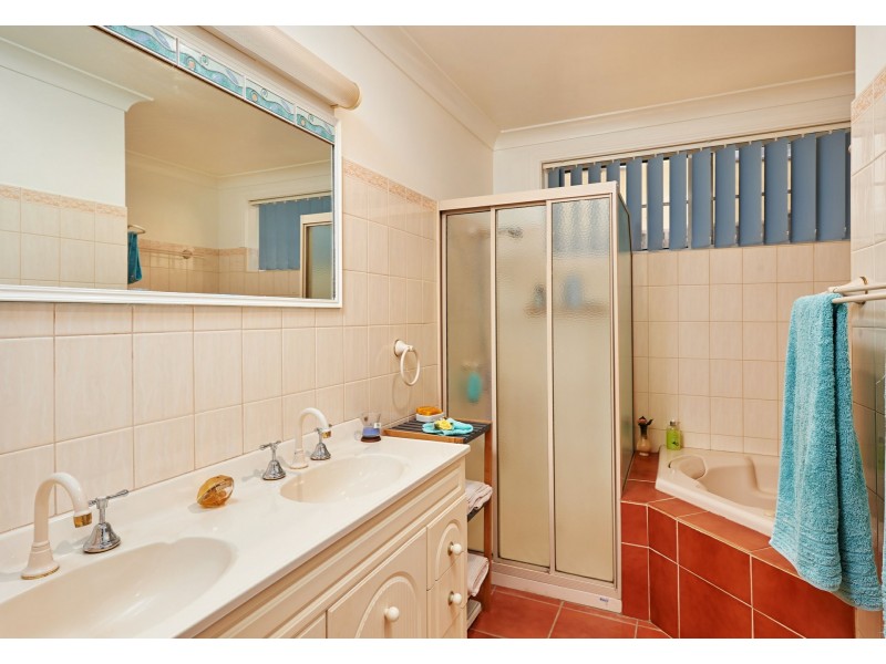 8 Warrawong Street, Kooringal NSW 2650