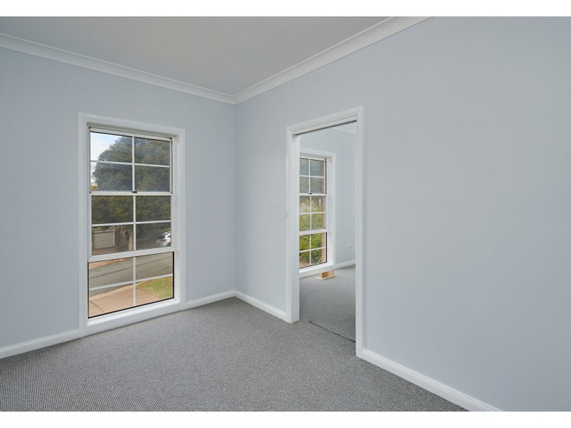 8 Warrawong Street, Kooringal NSW 2650