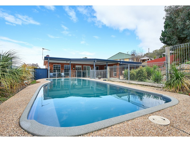 8 Warrawong Street, Kooringal NSW 2650