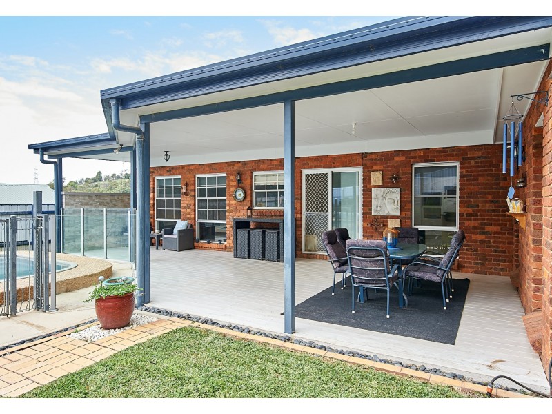 8 Warrawong Street, Kooringal NSW 2650