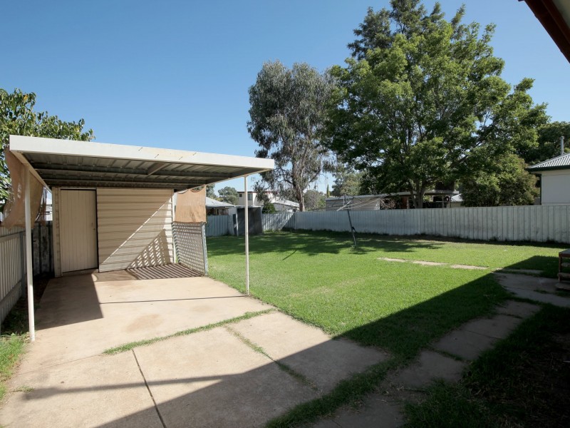 6 Victoria Street, Mount Austin NSW 2650