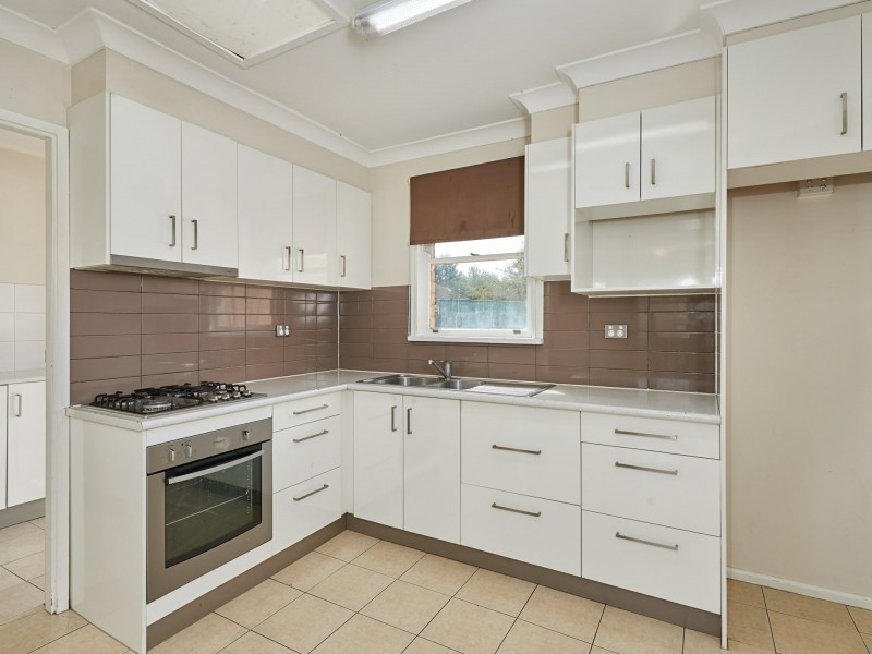 18 Tichborne Crescent, Kooringal NSW 2650