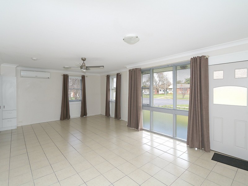 18 Tichborne Crescent, Kooringal NSW 2650