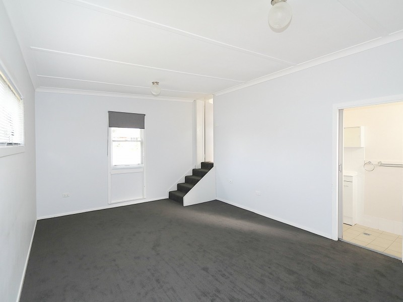 18 Tichborne Crescent, Kooringal NSW 2650