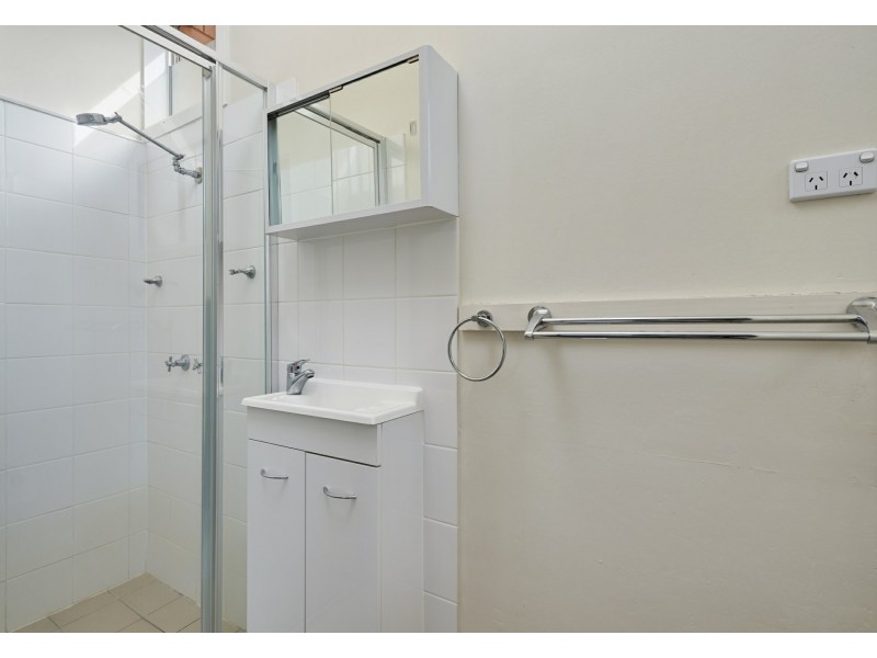 18 Tichborne Crescent, Kooringal NSW 2650