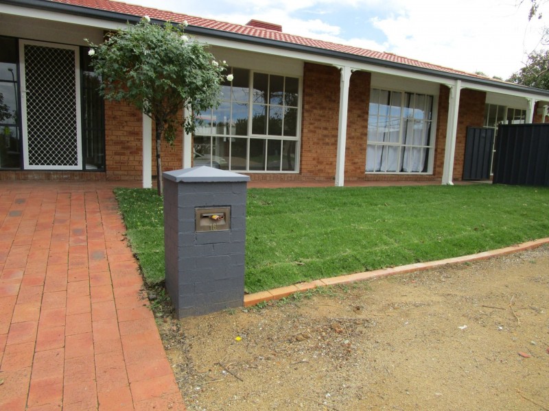 1/16 Spokes Street, Kooringal NSW 2650