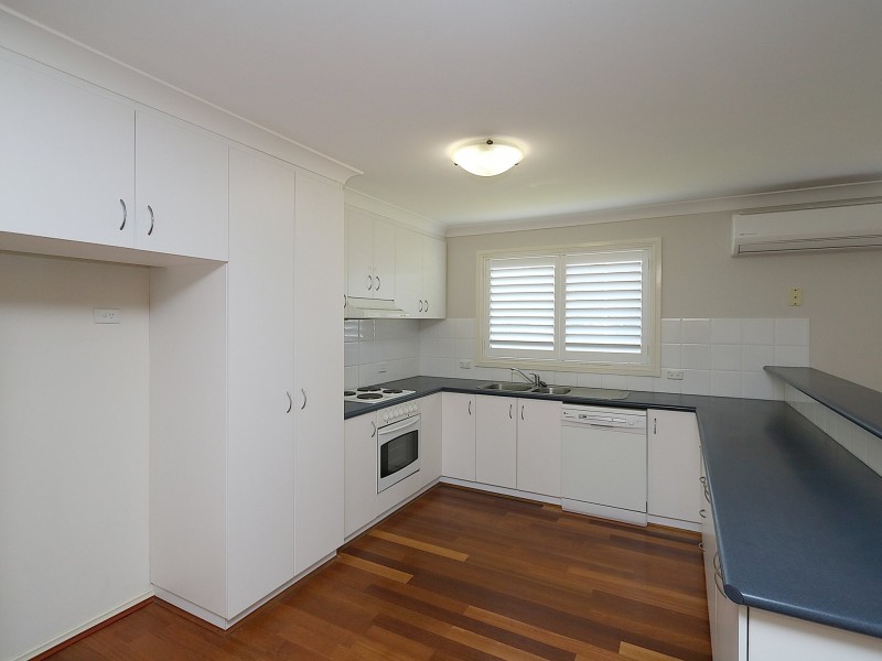 8 Kirrang Avenue, Glenfield Park NSW 2650